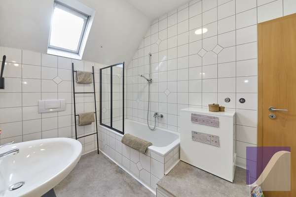 Ürzig: Wohnhaus mit 8 Zi., Panoramablick und Garten