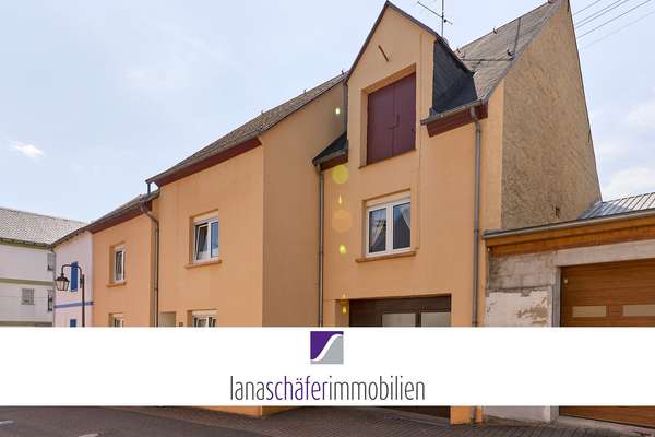 Kröv: Wohnhaus mit Innenhof und Garten