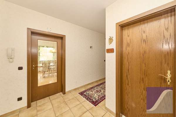 Zeltingen-Rachtig: 3-Zi-Wohnung mit Garage und Moselblick