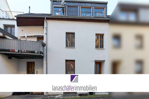 Nähe Bernkastel-Kues: Wohnhaus mit Balkon und PKW-Stellplatz