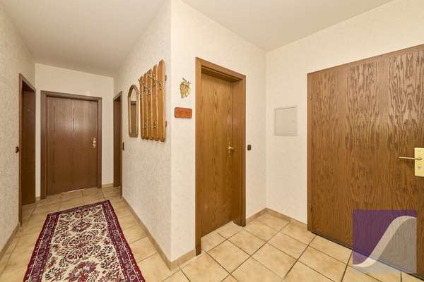 Zeltingen-Rachtig: 3-Zi-Wohnung mit Garage und Moselblick