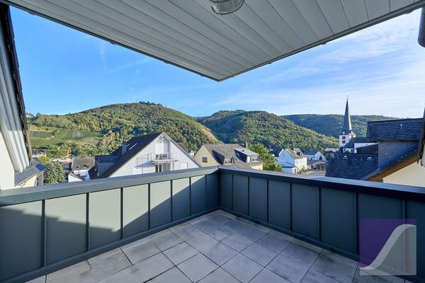 Bernkastel-Kues: 4-Zi.-Wohnung mit 2 Balkonen und Burgblick