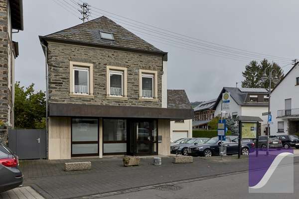 Mülheim: Zwei Häuser mit Garten und Parkplätzen zu einem Kaufpreis