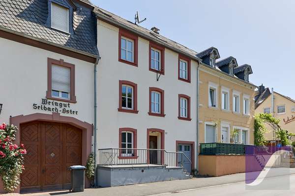Zeltingen-Rachtig: Historisches Winzerhaus mit Ferienwohnungen und Moselblick