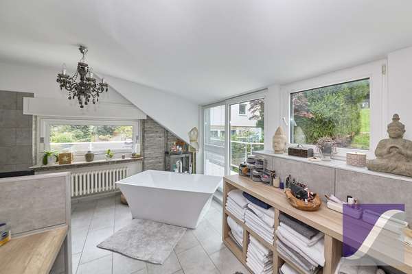 Bernkastel-Kues: Besonderes Anwesen mit parkartigem Garten