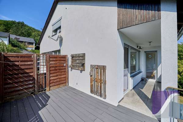 Bernkastel-Kues: Freistehendes Wohnhaus mit Doppelgarage und Garten