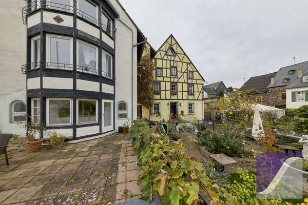 Lösnich: Gästehaus mit Betreiberwohnung und Moselblick