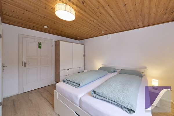 Lösnich: Gästehaus mit Betreiberwohnung und Moselblick