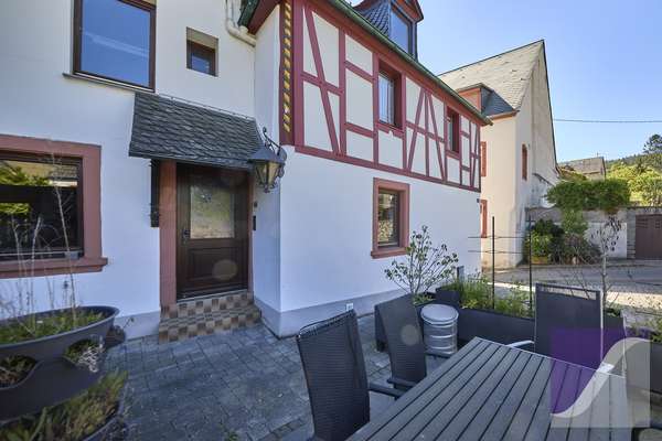 Bernkastel-Kues: Charmantes Fachwerkjuwel an der Mosel