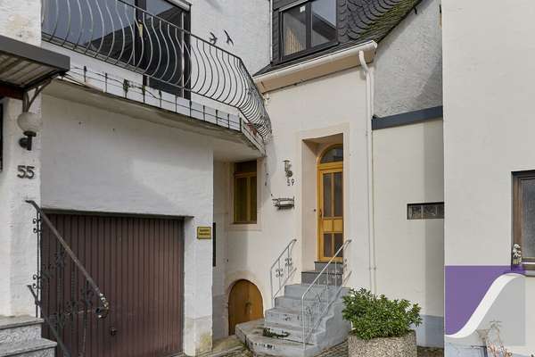 Mülheim: Zwei Häuser mit Garten und Parkplätzen zu einem Kaufpreis