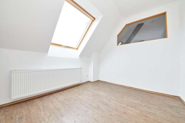 Bernkastel-Kues: Mehrfamilienhaus mit 7 PKW-Stellplätzen