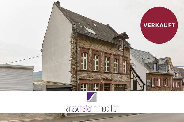 Ürzig: Wohnhaus mit Garage, Garten und Panoramablick