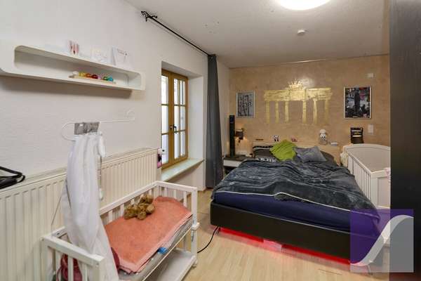 Nähe Bernkastel-Kues: Wohnhaus mit Balkon und PKW-Stellplatz