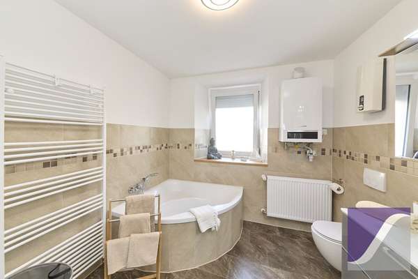 Bernkastel-Kues: Mehrfamilienhaus mit 7 PKW-Stellplätzen