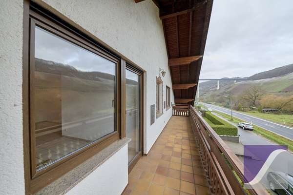 Zeltingen-Rachtig: 3-Zi.-Wohnung mit Moselblick und Garage