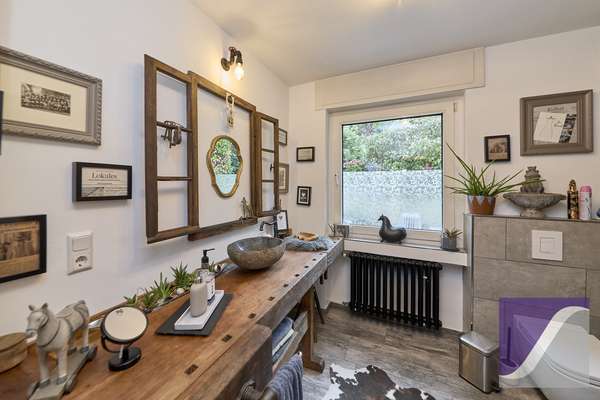 Bernkastel-Kues: Besonderes Anwesen mit parkartigem Garten