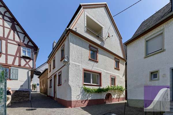 Zeltingen-Rachtig: Historisches Wohnhaus mit Freisitz und Moselblick