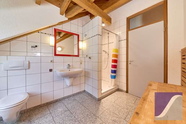 Lieser: 5-Zi.-Wohnung mit Dachterrasse und Fernblick