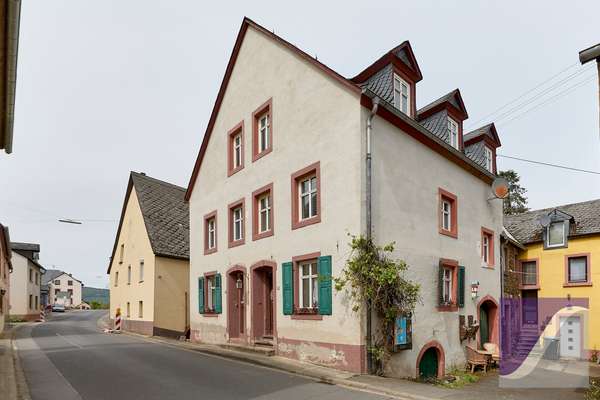 Bernkastel-Kues: Historisches Zweifamilienhaus mit Erweiterungspotenzial