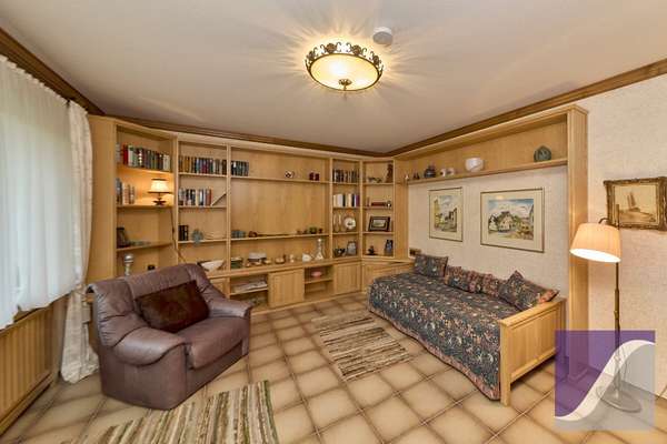 Veldenz: Zweifamilienhaus mit ELW und Fernblick