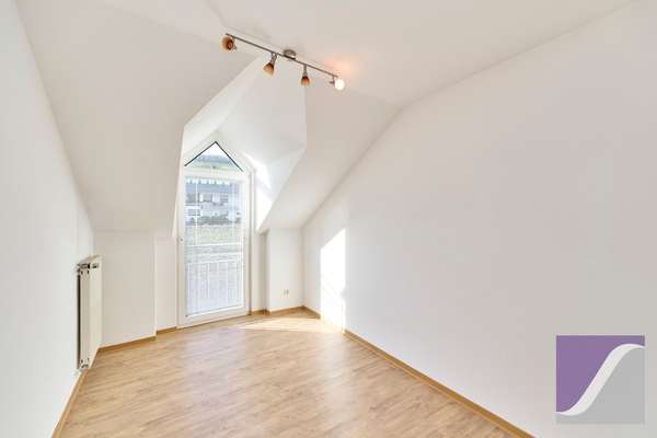 Bernkastel-Kues: 4-Zi.-Wohnung mit 2 Balkonen und Burgblick
