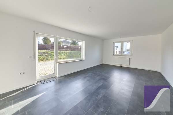 Morbach: Einfamilienhaus mit Garten und PKW-Stellplätzen