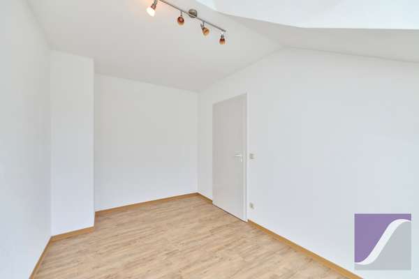 Bernkastel-Kues: 4-Zi.-Wohnung mit 2 Balkonen und Burgblick