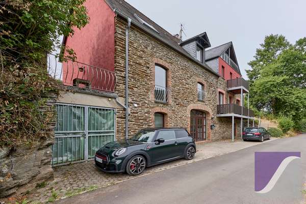 Bernkastel-Kues: Wohnhaus mit Garten und unverbaubarem Moselblick