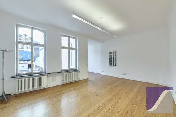 Bernkastel-Kues: „Villa Veltin“ - Imposantes Wohn- und Geschäftshaus an der Mosel