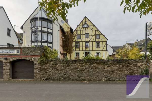 Lösnich: Gästehaus mit Betreiberwohnung und Moselblick