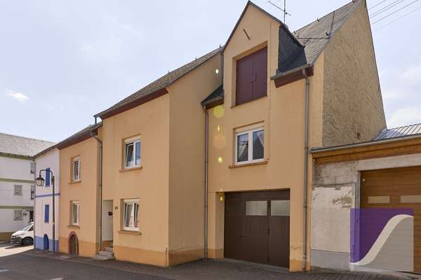 Kröv: Wohnhaus mit Innenhof und Garten