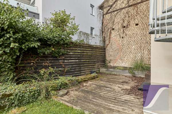 Ürzig: Wohnhaus mit 8 Zi., Panoramablick und Garten