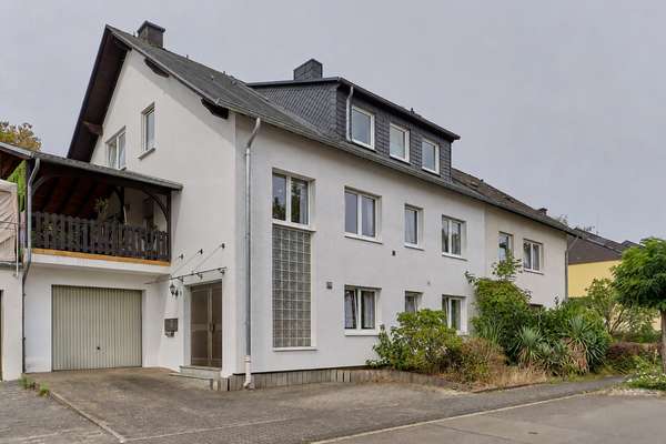 Bernkastel-Kues: 3-Zi.-Wohnung mit Wintergarten und Fernblick