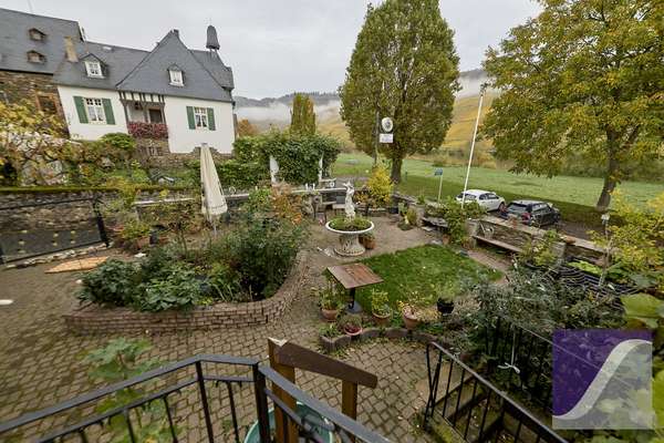Lösnich: Gästehaus mit Betreiberwohnung und Moselblick