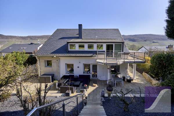 Bernkastel-Kues: Besonderes Anwesen mit parkartigem Garten