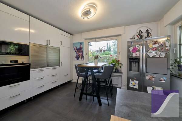 Bernkastel-Kues: Besonderes Anwesen mit parkartigem Garten und Garagen