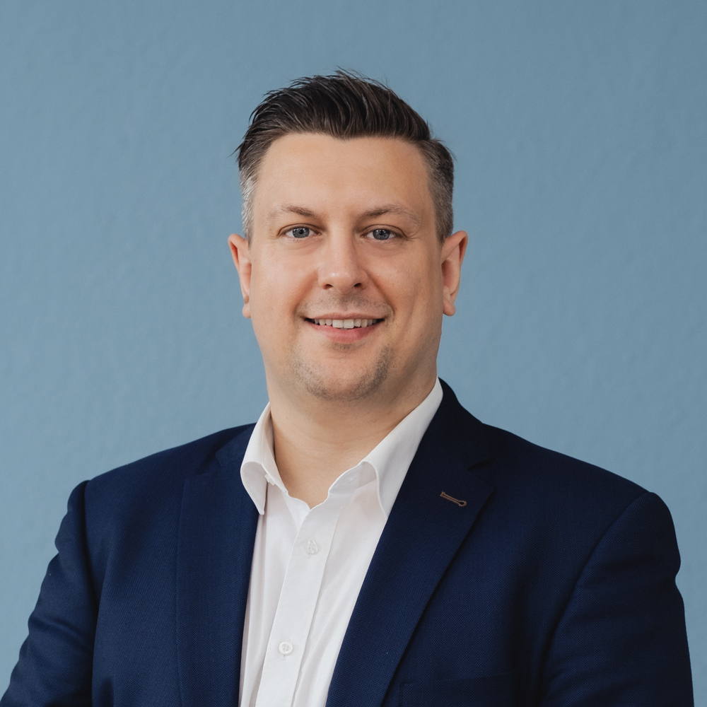 Herr Sahlmen, Dennis