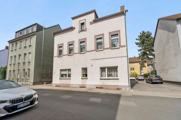 Viel Platz für eigene Wohnideen – Mehrfamilienhaus mit zwei freien und zwei vermieteten Wohnungen