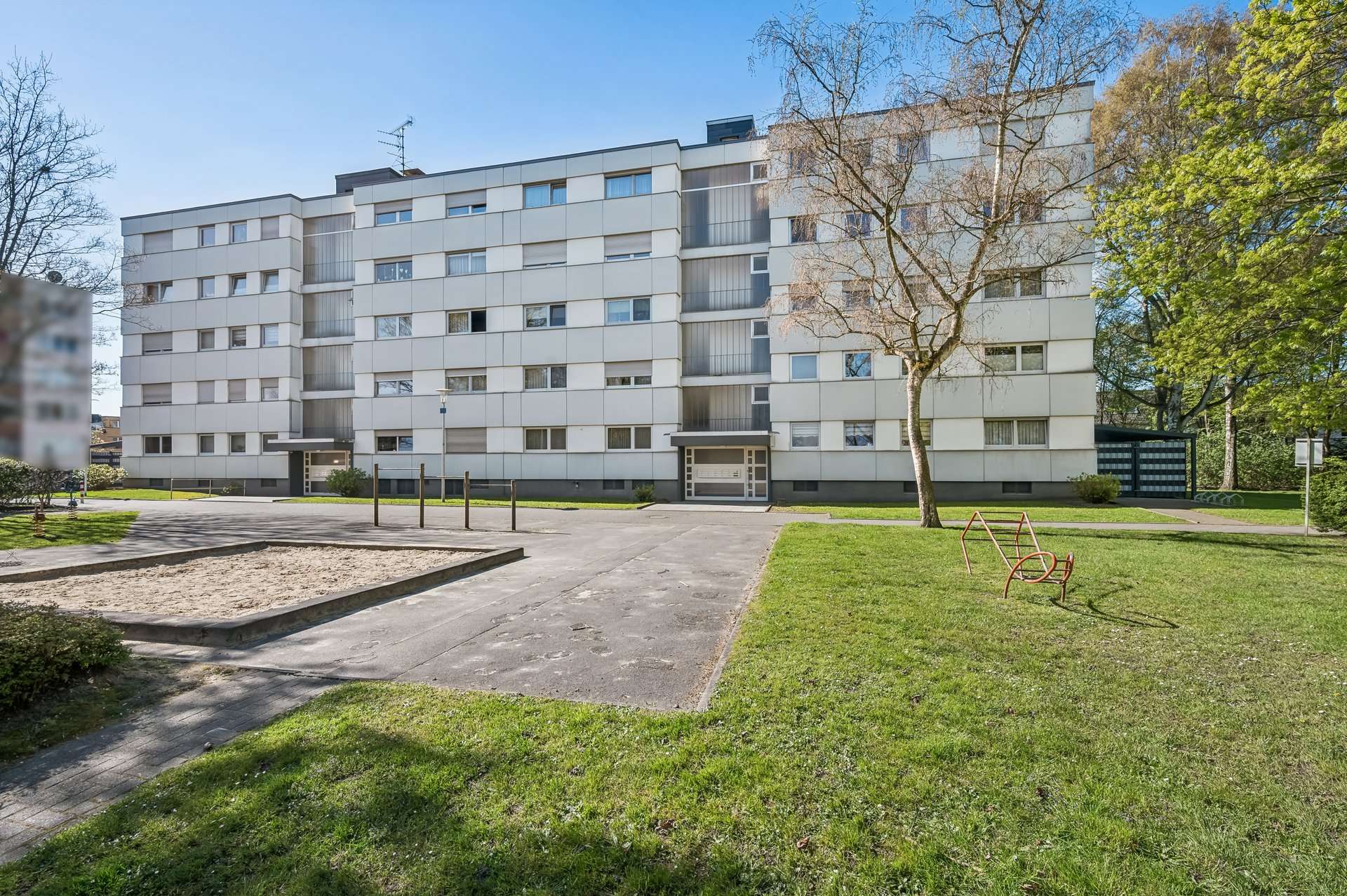 Modernisiert. Ruhig gelegen. Sofort wohlfühlen – Stilvolle 2-Zimmer-Wohnung mit hübscher Loggia in Mönchengladbach – Ansicht 2