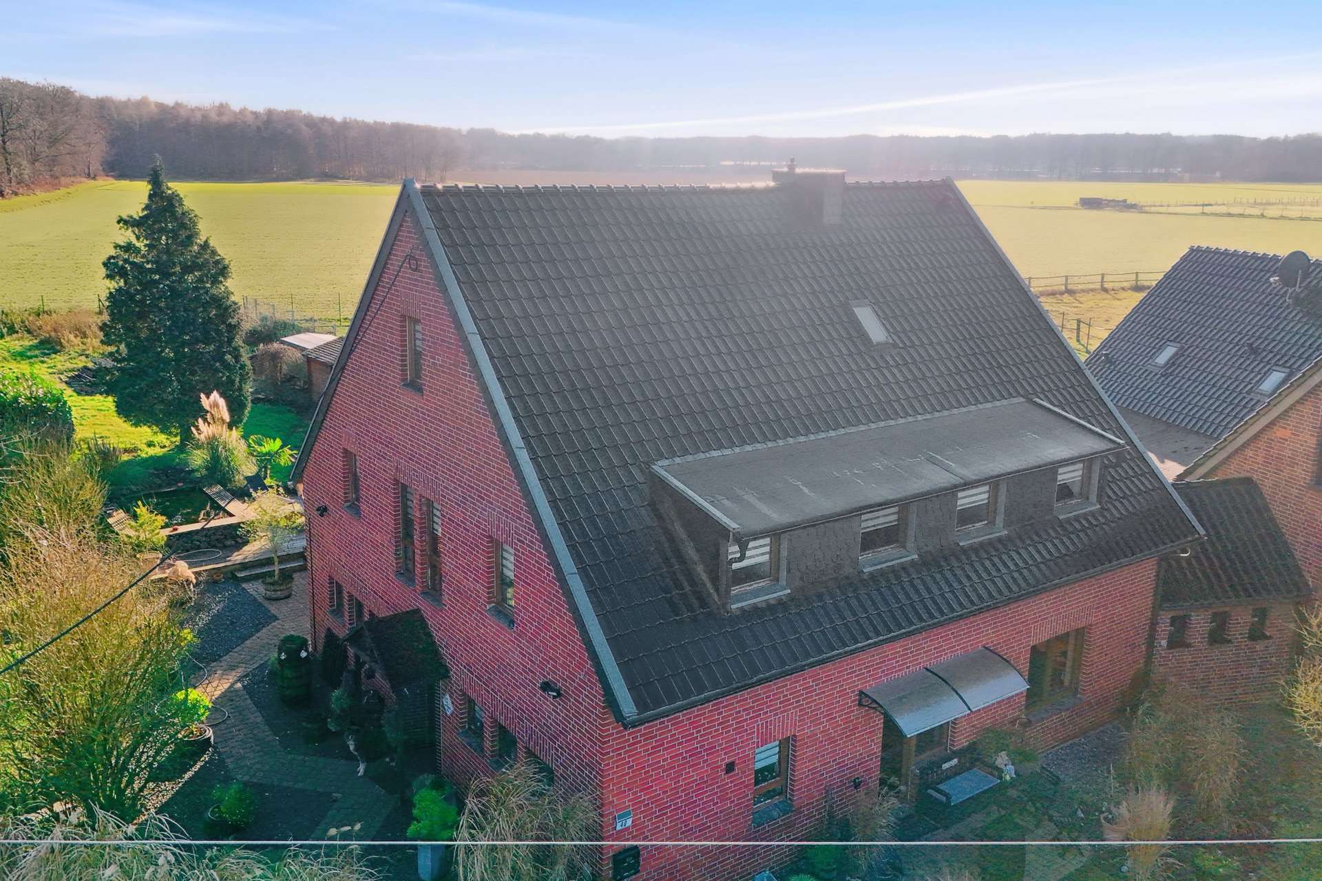 Ankommen, aufatmen, bleiben – modernisiertes Familiendomizil auf außergewöhnlichem Grundstück in Schwalmtal – Ansicht 2