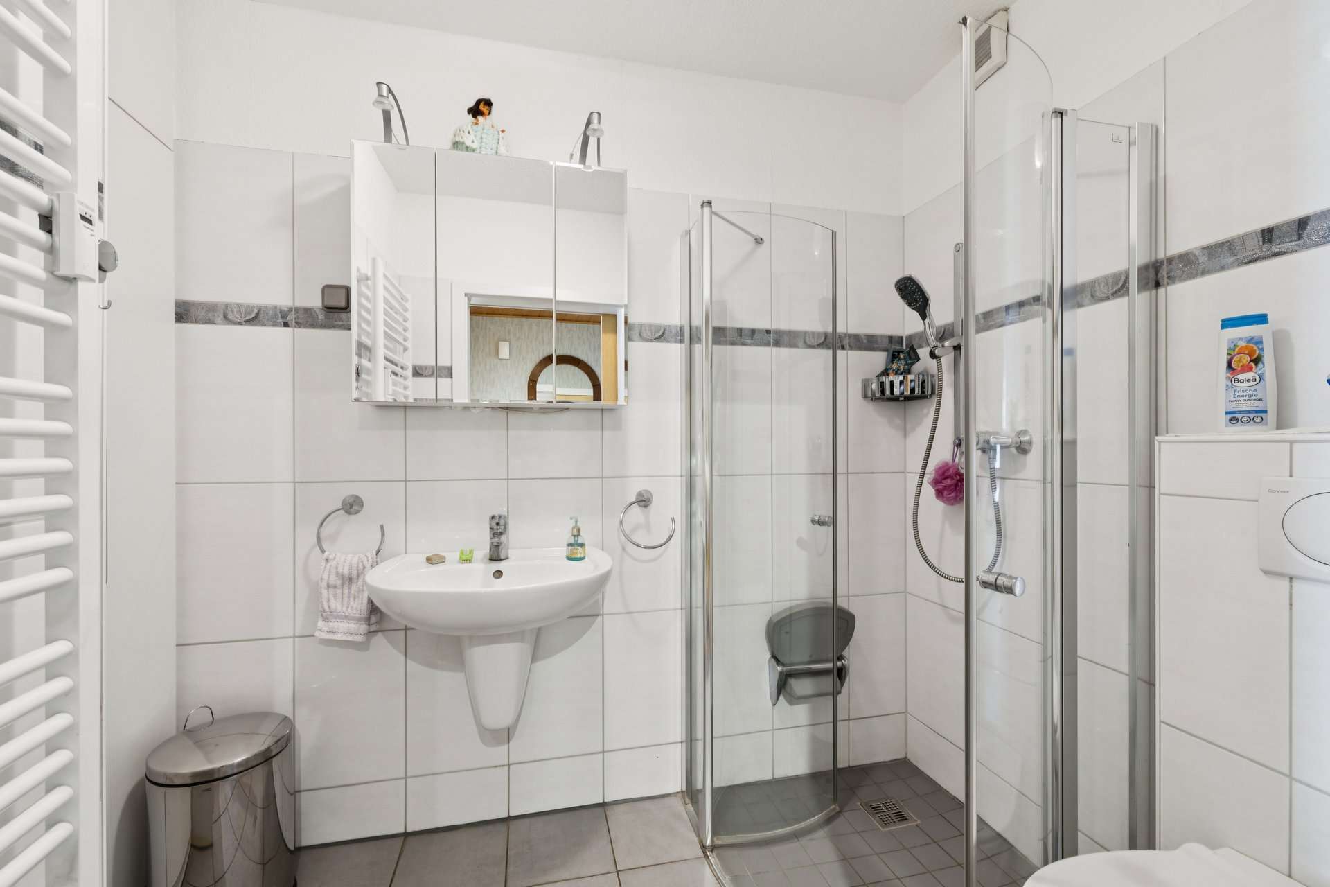 Dreifamilienhaus mit flexiblen Nutzungsmöglichkeiten und ruhigem Wohnumfeld in Bochum-Harpen in Bochum – Ansicht 7