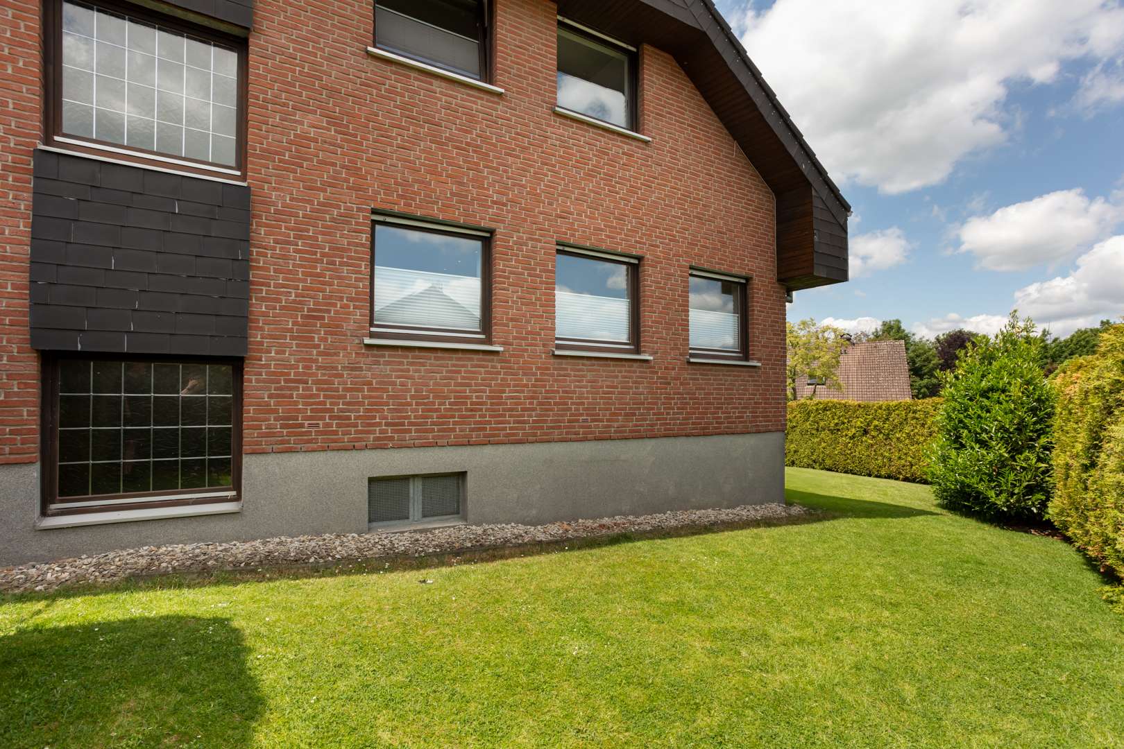 Hochwertiges Einfamilienhaus mit Pool, Sauna, weitläufigem Garten, Terrassenflächen und Doppelgarage in Rüthen – Ansicht 23