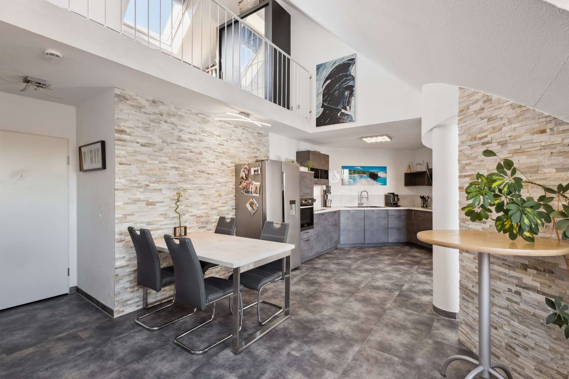 Helles Wohngefühl auf zwei Ebenen – Maisonette mit hochwertiger Küche und Tiefgaragenstellplatz in Viersen – Ansicht 2