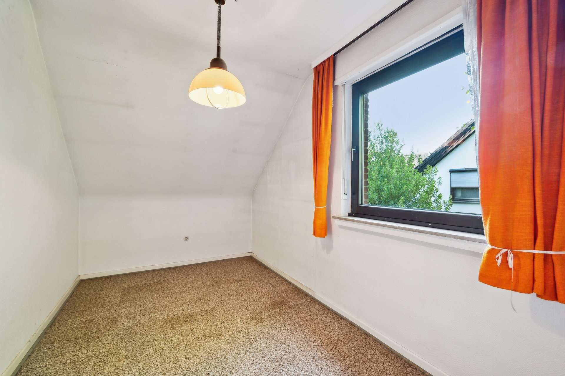 Einfamilienhaus auf großem Grundstück mit viel Potential in Grevenbroich – Ansicht 8