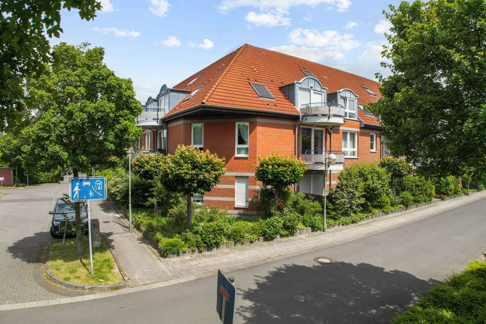 Maisonette mit Blick in den Himmel – Zwei Ebenen, Balkon und Tiefgarage in ruhiger Wohnanlage in Meerbusch – Ansicht 19