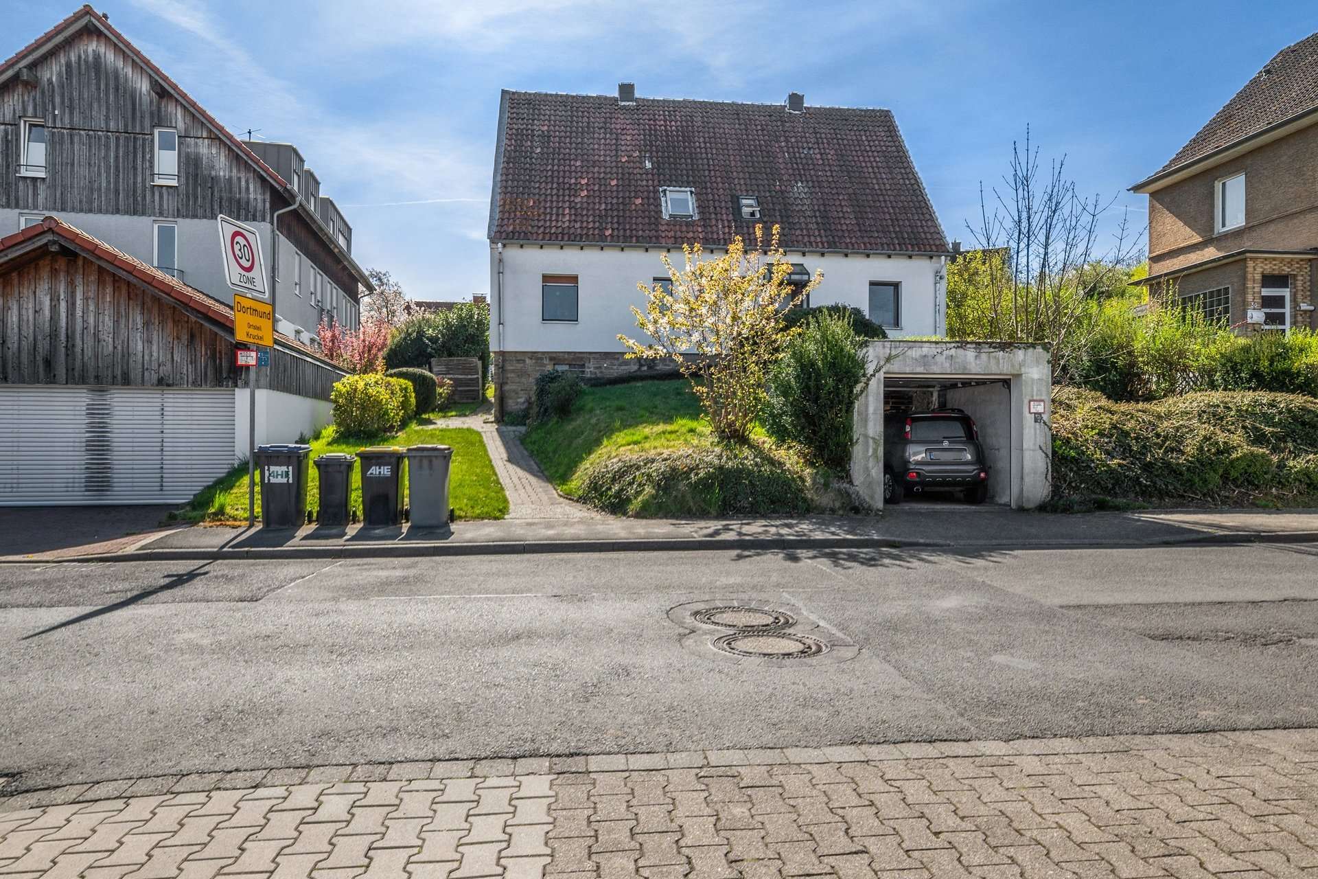 Charmantes Haus in hervorragender Lage mit Gartenidylle und zwei vermieteten Einheiten im DG in Witten – Ansicht 29
