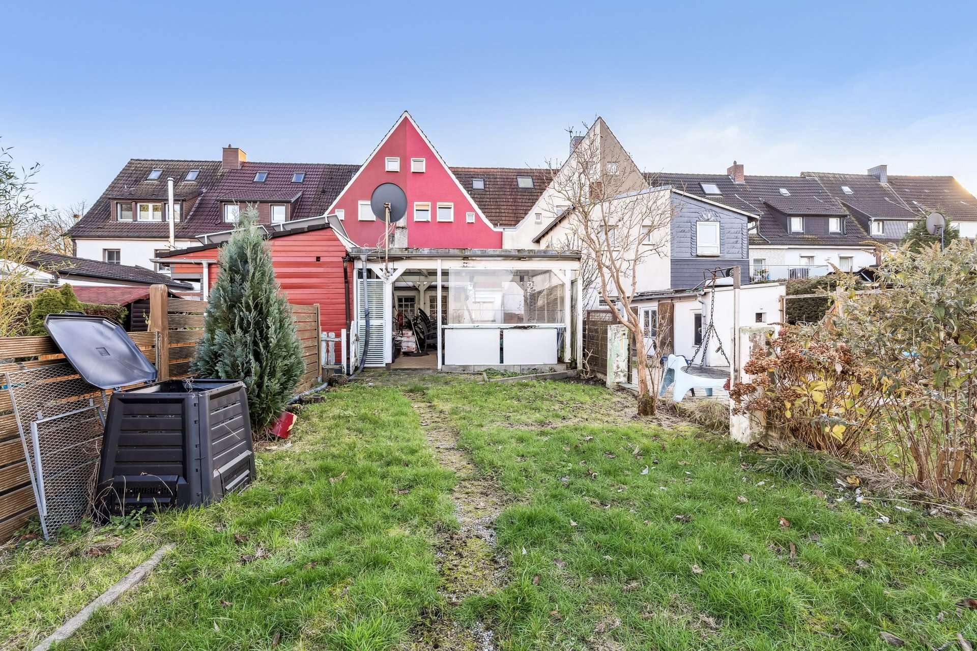 Charmantes Reihenmittelhaus mit Garten, Kamin und Sauna – Ihr neues Zuhause mit Gestaltungspotenzial in Recklinghausen – Ansicht 2