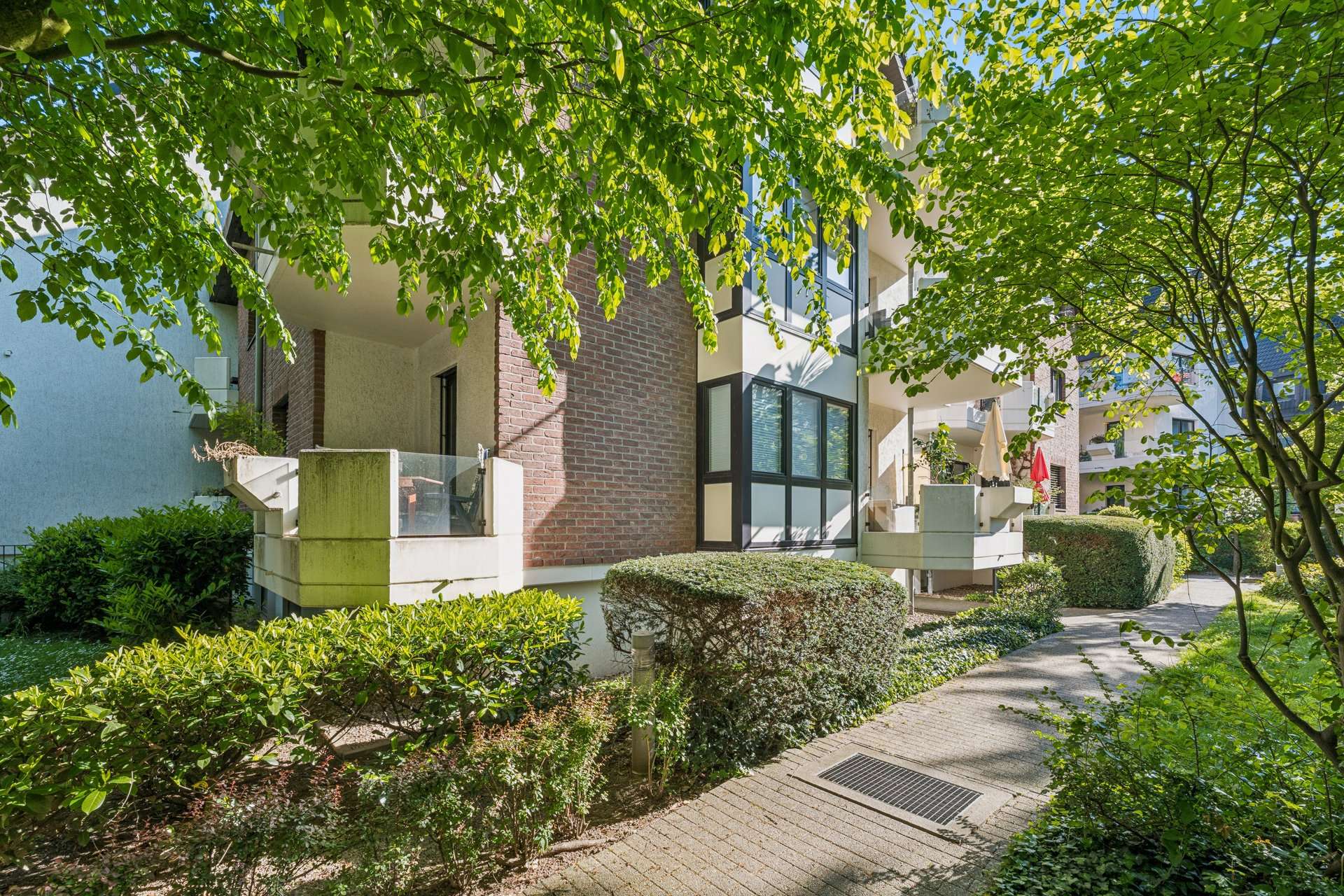 Wohnen am Ostpark – grün, ruhig, stadtnah -charmante Wohnung mit zwei Balkonen und Tiefgarage in Düsseldorf – Ansicht 3