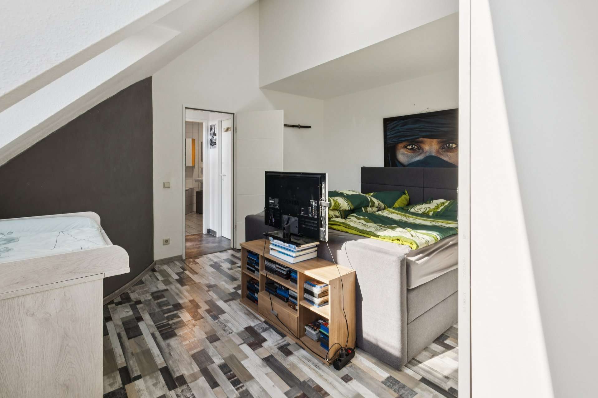 Helles Wohngefühl auf zwei Ebenen – Maisonette mit hochwertiger Küche und Tiefgaragenstellplatz in Viersen – Ansicht 7