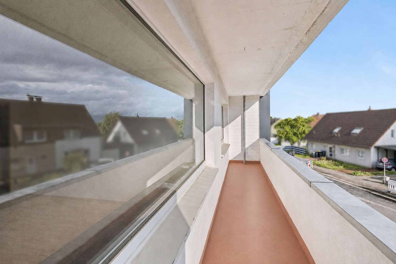 Wohnkomfort mit modernisierten Bad – Balkon, Aufzug & Stellplatz inklusive